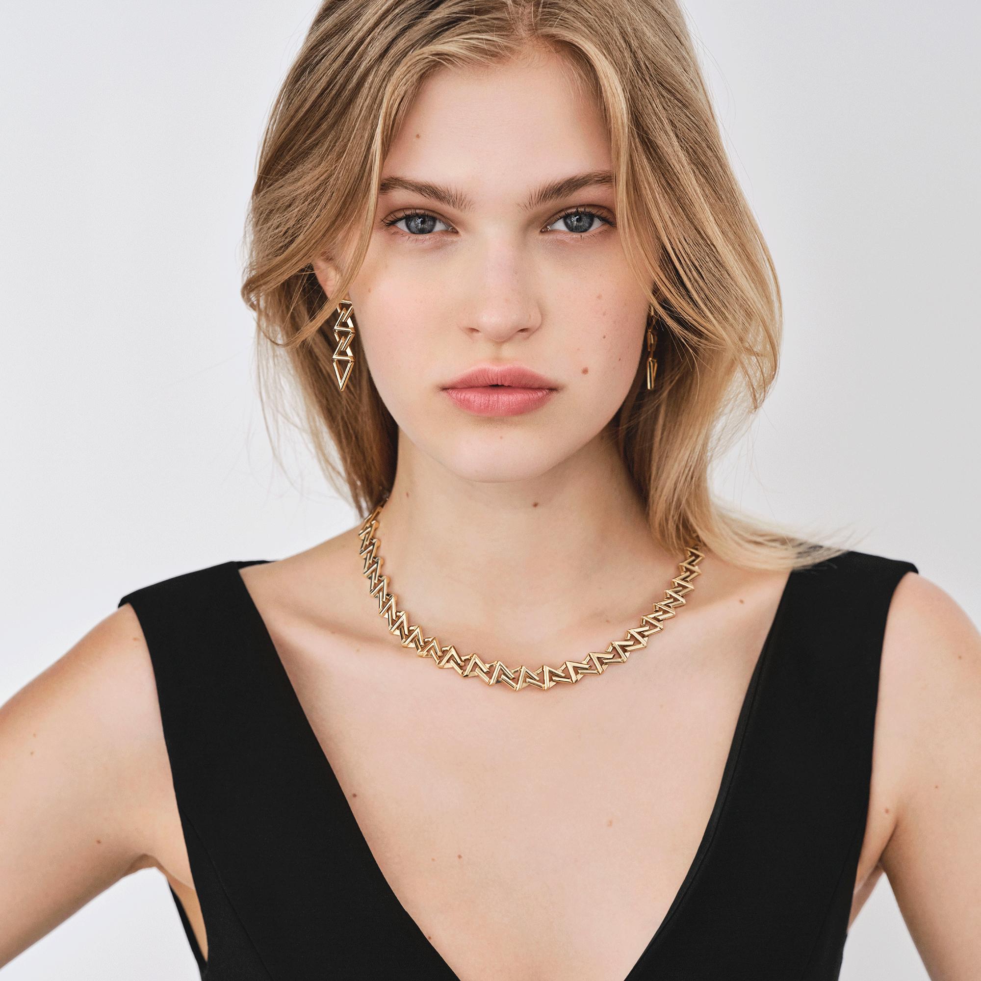 LV Volt Curb Chain Necklace, Yellow Gold - Jewelry - Categories | LOUIS  VUITTON ®